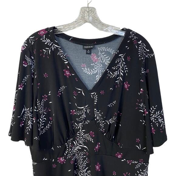 Women's TORRID SZ 2 Short Sleeve Top Blouse Black Floral Print Stretchy - Picture 1 of 8
